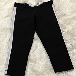 Lululemon Black and White Astro Knit Capris Size 4